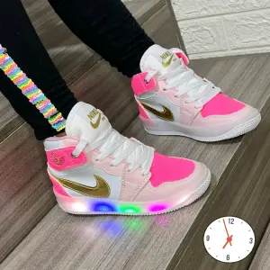 BOTA JORDAN LUCES KIDS