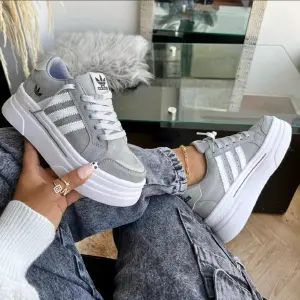 Addidas doble piso