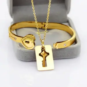 SET DE JOYERIA EN ACERO INOXIDABLE LOVE