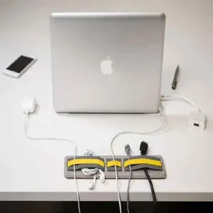 Organizador adhesivo para cables