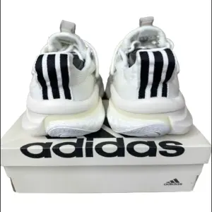 Tenis Adidas Alpha boost V1