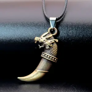 Collar Colmillo Dragon Metalico