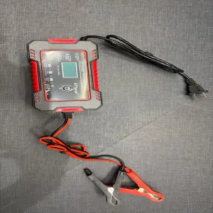 Cargador de Batería para Auto y Moto 12V con Pantalla - Cargador Bateria Carro Moto 12v Pantalla