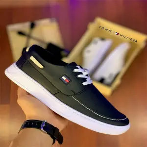 CASUAL TOMMY