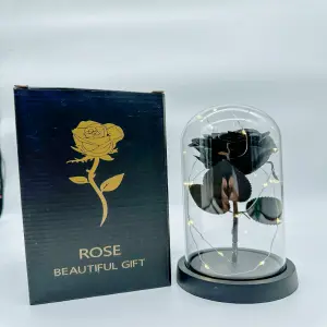 Rosa Negra en Cúpula de Acrílico: Elegancia y Sofisticación - Rosa Negra en Cúpula de Acrílico