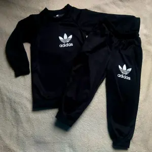 DEPORTIVO ADIDAS NEGRO INFANTIL