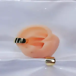 EARCUFF PLACA DORADA