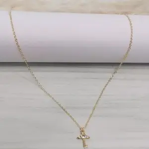CADENA DORADA LLAVE DIAMANTE