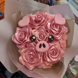 Ramo de Rosas Eterna Estilo Cerdito