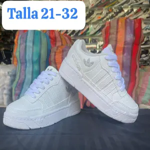 ADIDAS BLANCO COLEGIAL: El Clásico Reinventado - ADIDAS BLANCO COLEGIAL