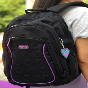 MORRAL TOTTO  Y CARTUCHERA DE CORAZONES
