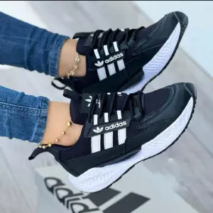 DEPORTIVO ADIDAS DAMA 11MD