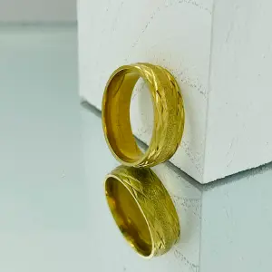 ANILLO DORADO CON TEXTURA