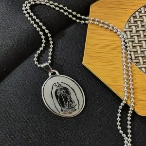 Collar Medalla Virgen De Guadalupe +estu