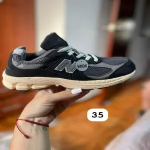 NEW BALANCE 2002