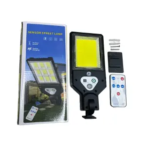 Lámpara con panel solar y sensor