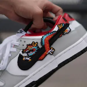 NIKE DUNK SB DRAGON