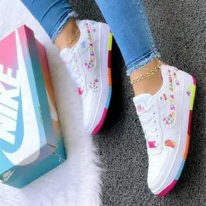 F1 NIKE KAROL G TENIS DAMA