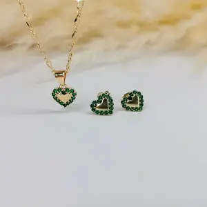 JUEGOS DE CADENAS DE CORAZON ESMERALDA