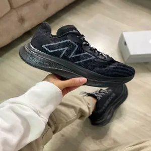 New Balance Fuel Cell DAMA Y CABALLERO