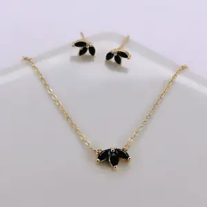 JUEGOS DE CADENAS DE FLOR NEGRA