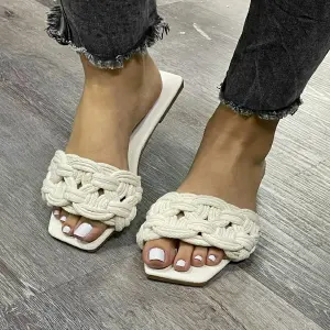 Sandalia plana tejida 134CG
