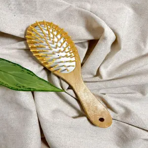 Cepillo bambú ovalado