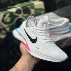 NIKE ZOOM CUSHLON
