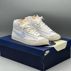 NIKE BLAZER BLANCA AZUL