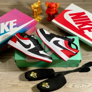 TENIS NIKE DUNK