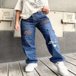 Jeans Cargo Azul Oscuro Estampado