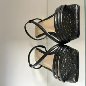 Sandalias negras