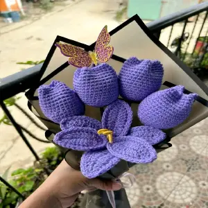 Ramo Campanula y tulipanes a crochet