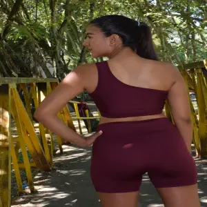 Conjunto deportivo short + top