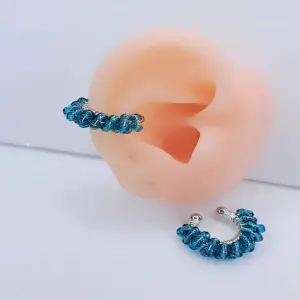 EARCUFF TEJIDO PLATEADO AZUL
