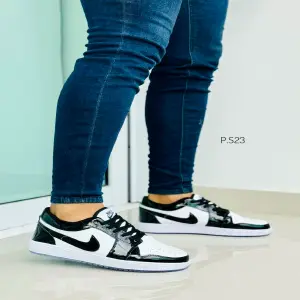 NIKE RETRO 1 CORTE BAJO PTÑ🏆