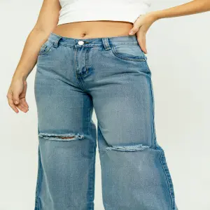 Jean flare, rigido con rotos. Ref 0014