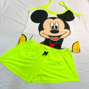 MICKEY SENTADO