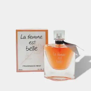 FEMME EST BELLE