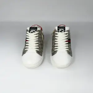 GCC 907 GRIS ROJA