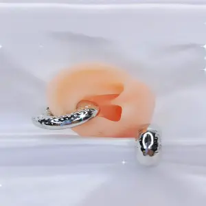 EARCUFF PLATEADO GRABADO