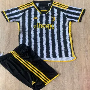 Uniforme JUVENTUS Pantaloneta + Camisa