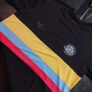 CAMISETA NEG SELECCION 100 AÑOS