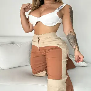 Pantalón cargo combinado chocolate - bei