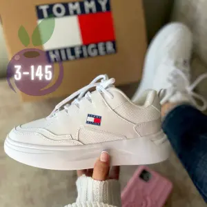Tenis Tommy