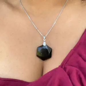 Collar de Piedra Onix en Hexágono
