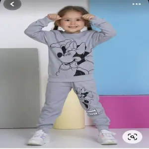 CONJUNTO GRIS MINNIE
