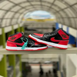 Jordan 1 charol roja-negra