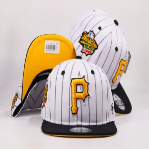 Gorra plana Pirates rayas