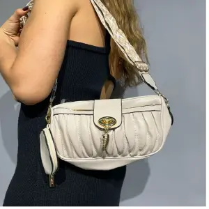Bolso Elegante con Correa Étnica